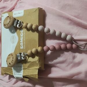 SAMiGO pacifier clips